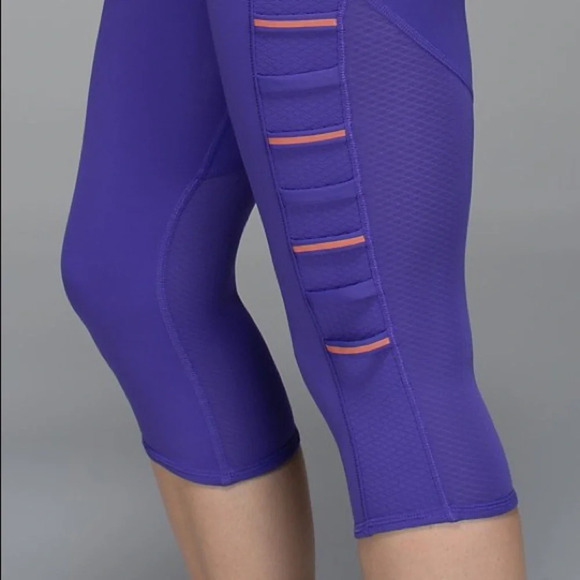Lululemon Breezy Crop Leggings in Iris Flower - Picture 2 of 8